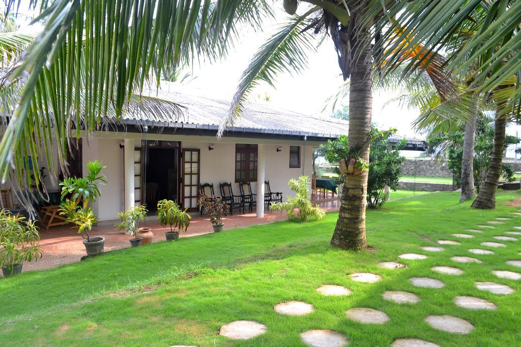 Beach House Negombo Eksteriør bilde