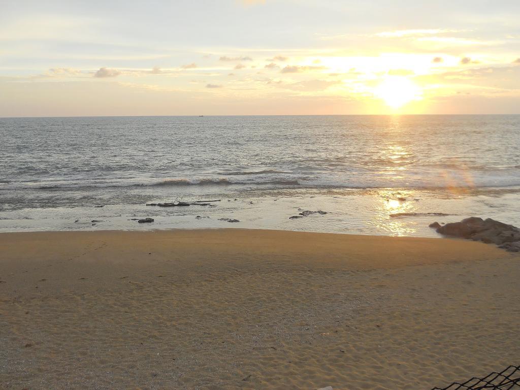 Beach House Negombo Eksteriør bilde