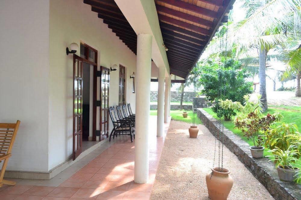 Beach House Negombo Eksteriør bilde